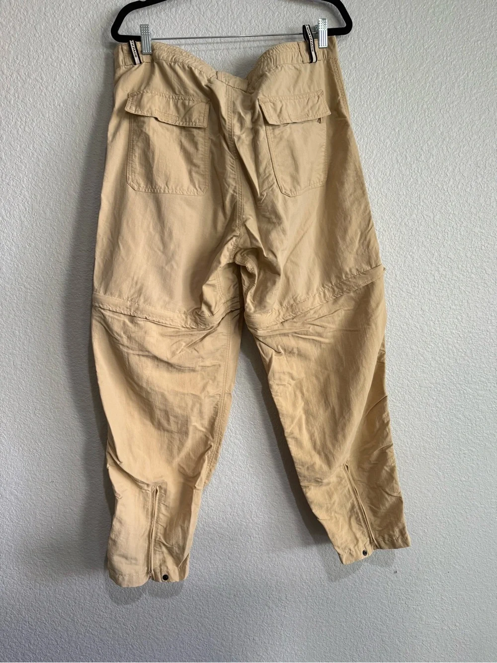 The North Face Men's Beige Cargo convertible Pants vent, zip leg into shorts XL